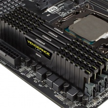 美商海盗船(USCORSAIR)复仇者LPX DDR4 3600 32GB(8Gx4条)台式机内存 (赠内存专用散热器)