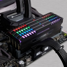美商海盗船(USCORSAIR)复仇者RGB灯条 DDR4 3000 32GB(8Gx4条)台式机内存 RGB光